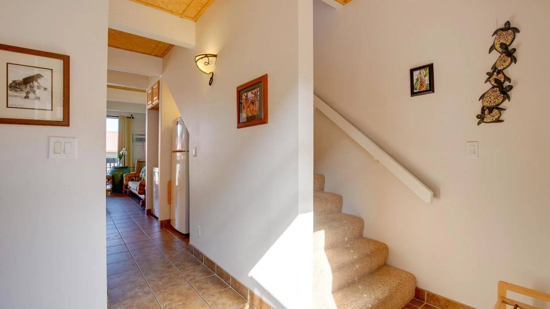 Kailua-Kona Condo Steps To Beach And Downtown!