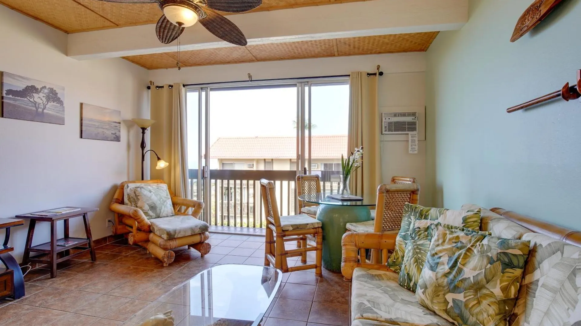 Kailua-Kona Condo Steps To Beach And Downtown!
