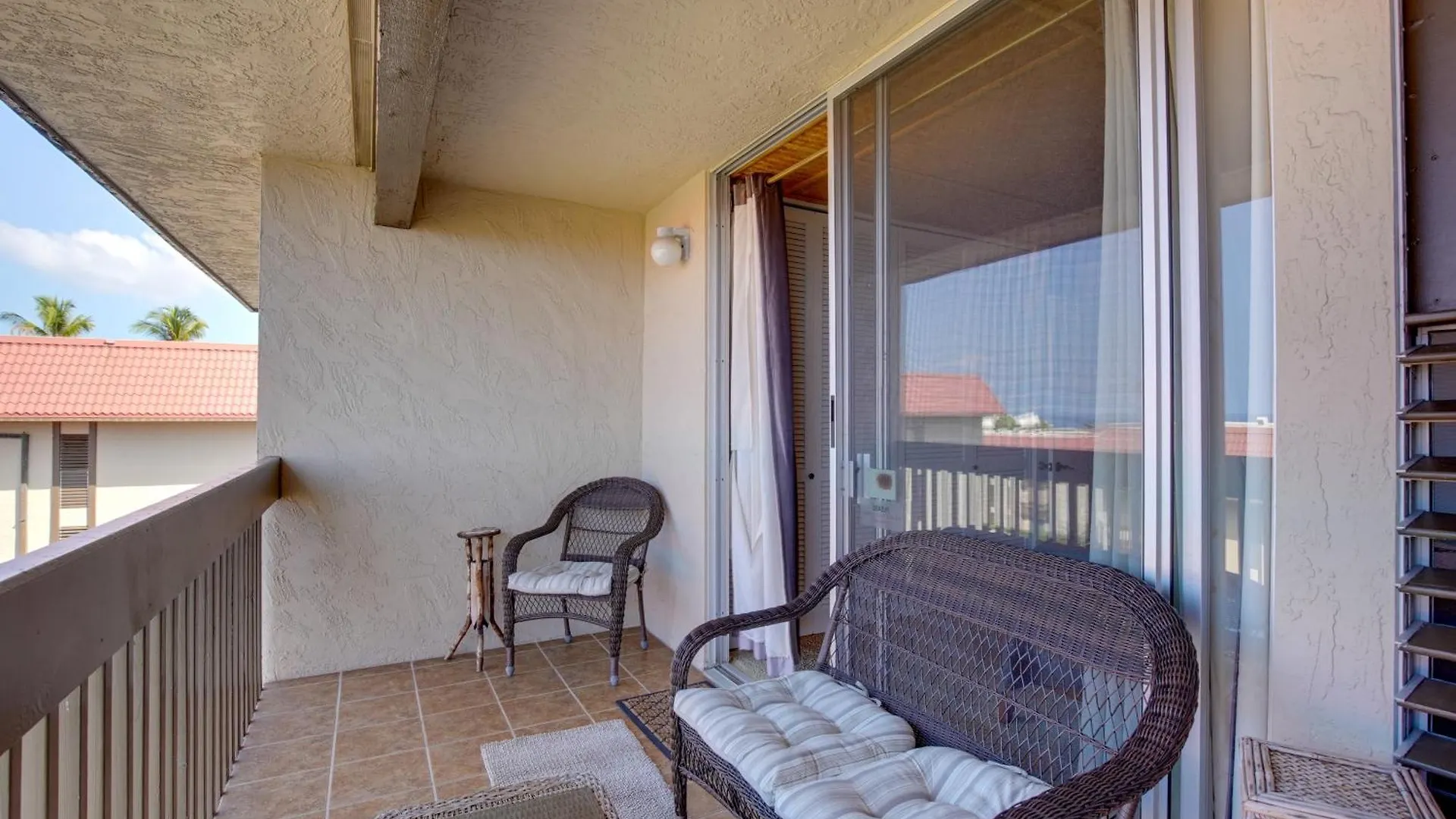 Kailua-Kona Condo Steps To Beach And Downtown!