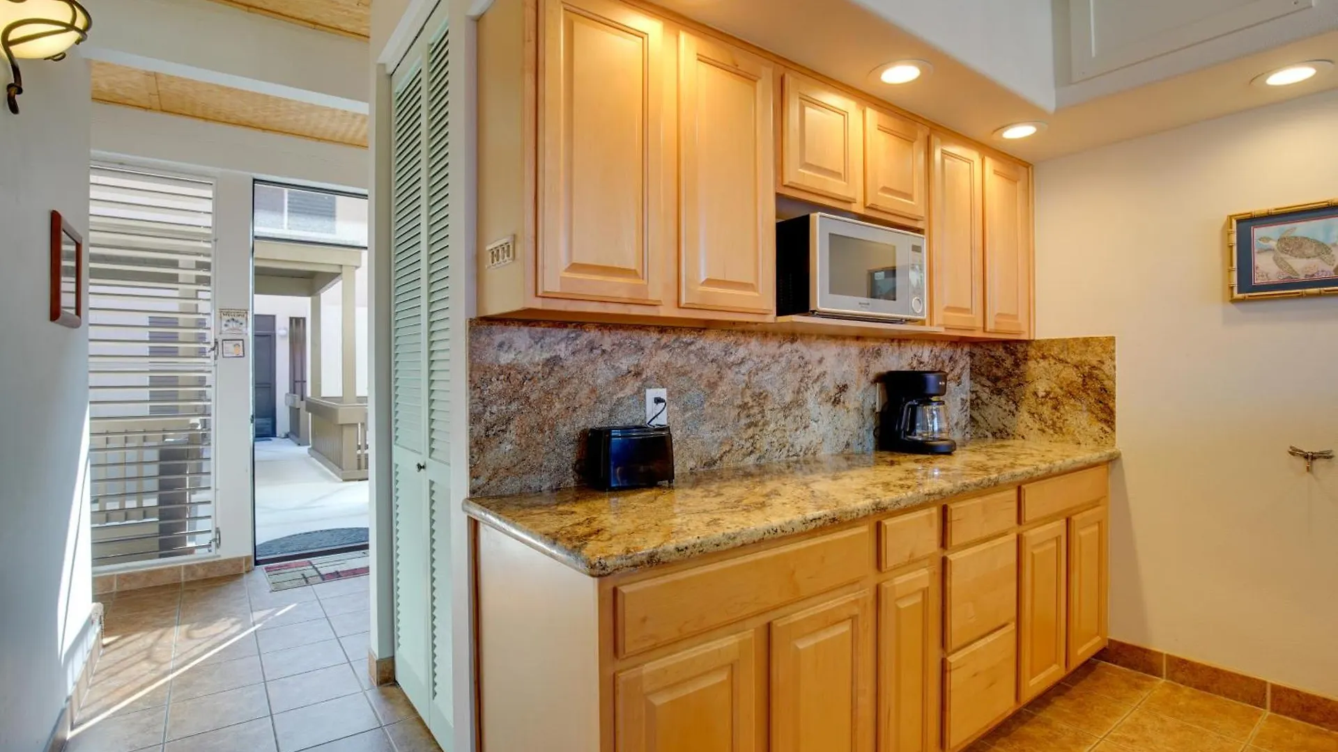 Kailua-Kona Condo Steps To Beach And Downtown!